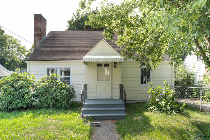 Property Photo:  389 Hillside Avenue  CT 06106 