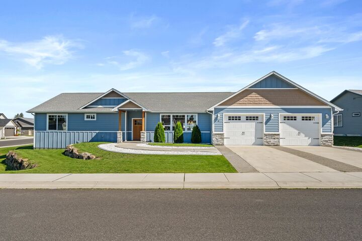 Property Photo: 14 W Eleventh St WA 99006