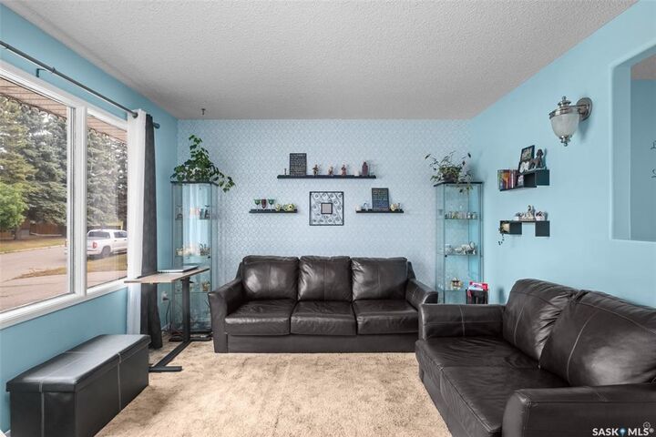 Property Photo:  425 30th Street E  SK S6V 1Z5 