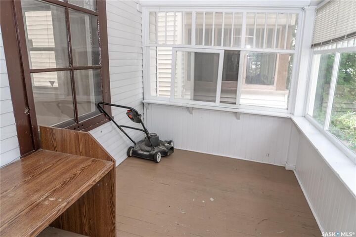 Property Photo:  409 29th Street W  SK S7L 0M3 