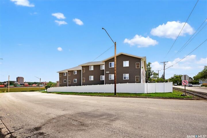 221 Main Street S 2  Moose Jaw SK S6H 2R4 photo
