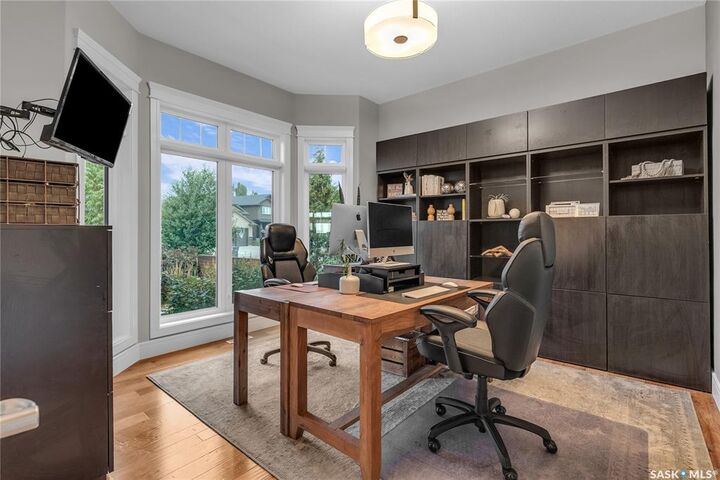 Property Photo:  250 Whalley Crescent  SK S7T 0N9 