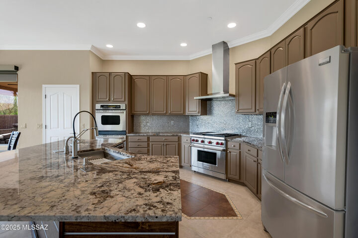 Property Photo:  1808 W Quartz Rock Place  AZ 85737 