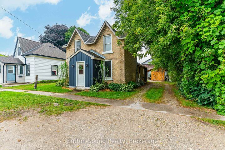 Property Photo:  17 Crawford Street  ON N0H 1G0 