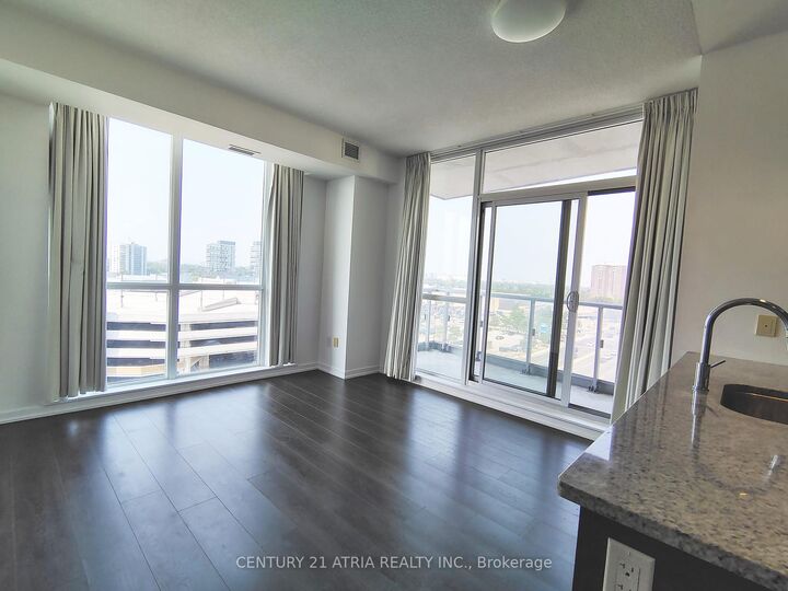 Property Photo: 70 Forest Manor Road 712 ON M2J 0A9