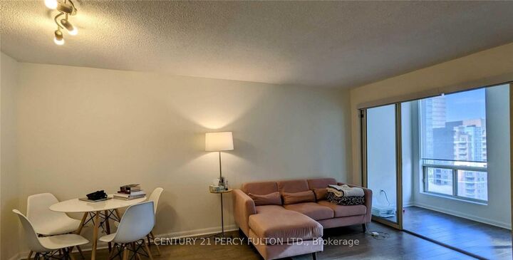 Photo de la propriété: 25 Grenville Street 1506 ON M4Y 2X5