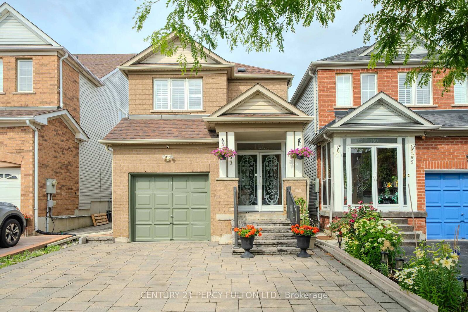 Property Photo: 157 Billingsley Crescent ON L3S 4P3