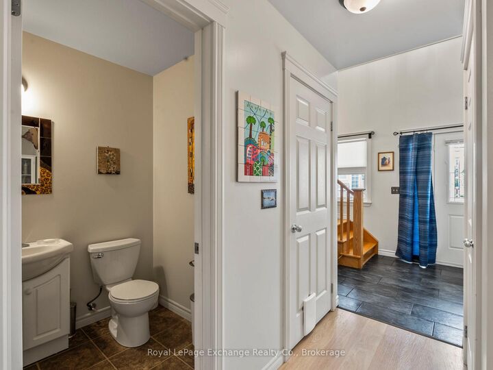 Property Photo:  433 Queen Street 8  ON N2Z 0A2 