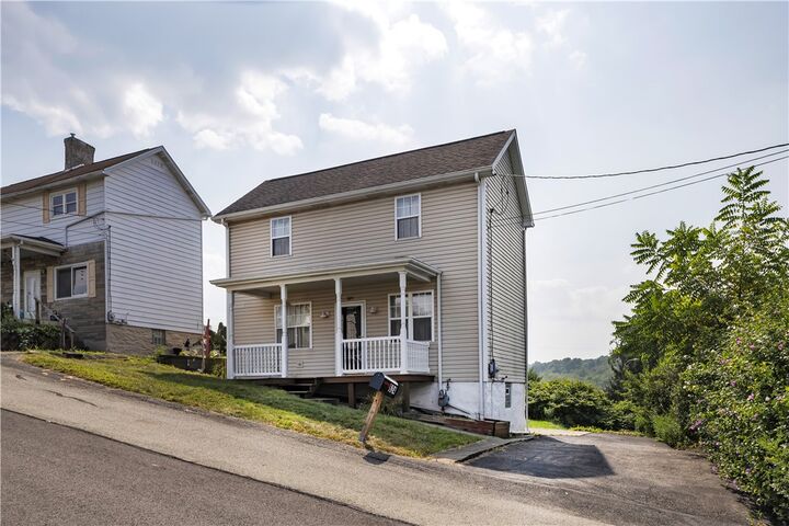 Property Photo:  624 Dianthus Street  PA 15642 