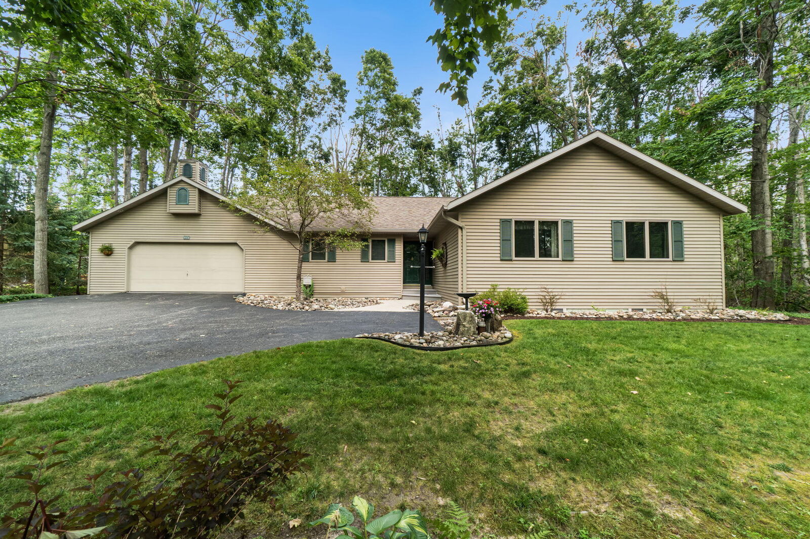 Property Photo: 537 Woodside Lane MI 49735
