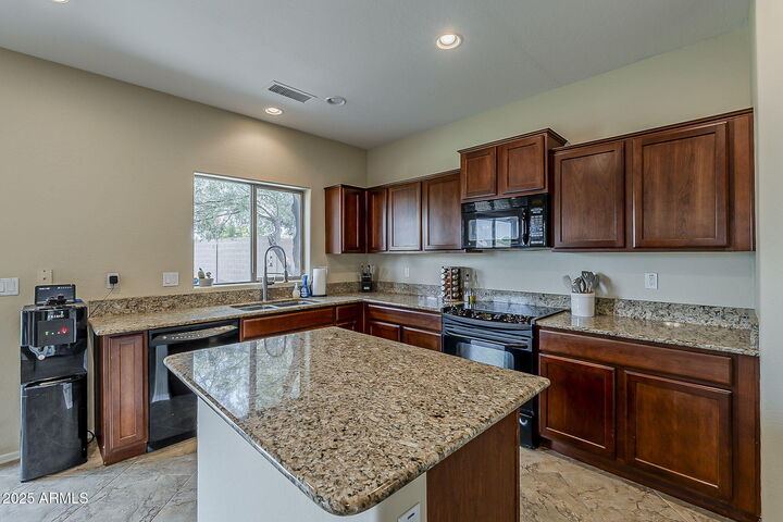 Property Photo: 41304 N Palm Springs Trail AZ 85140