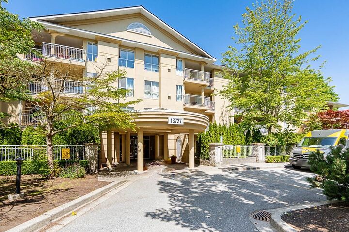 Photo de la propriété: 13727 74 Avenue 313 BC V3W 0M7
