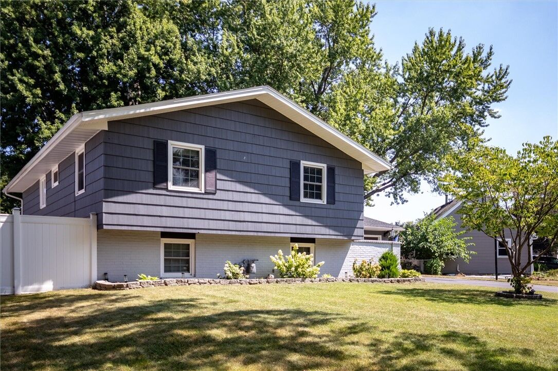 Property Photo:  140 Ledgewood Drive  NY 14615 