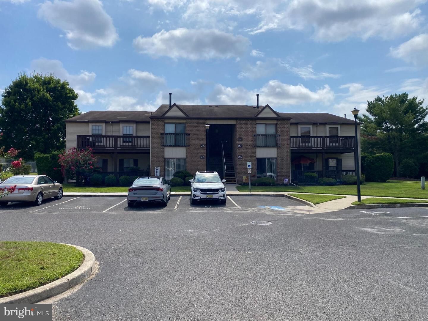 Property Photo:  27 Pickwick Place  NJ 08080 