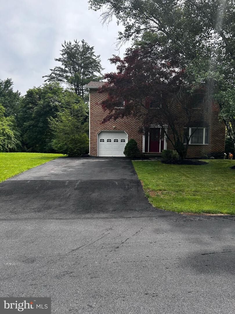 Property Photo:  2071 Pleasant Drive  PA 18015