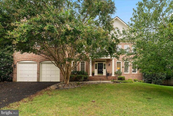 Property Photo: 43557 Tuckaway Place VA 20176