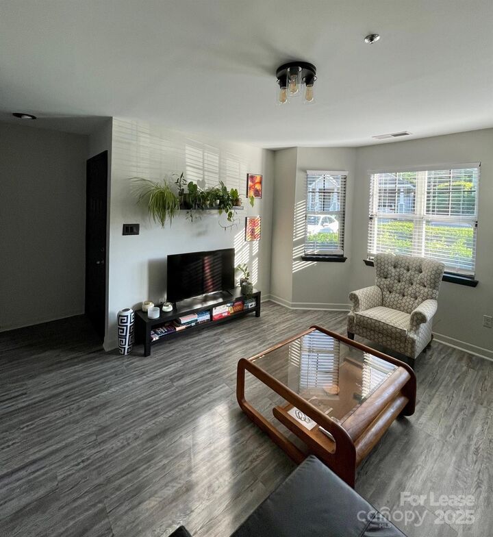 Property Photo:  525 Olmsted Park Place  NC 28203 