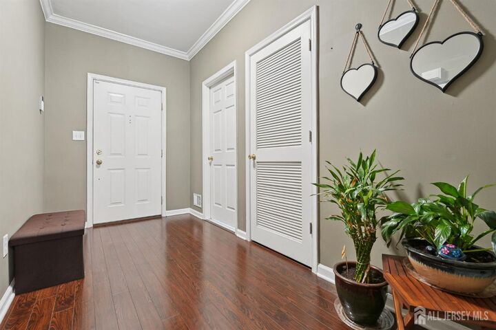 Property Photo:  7 Leed Court  NJ 08550 