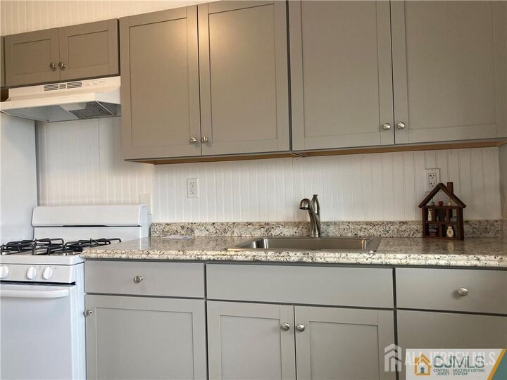 Property Photo: 250 Penn Avenue 4B NJ 08817