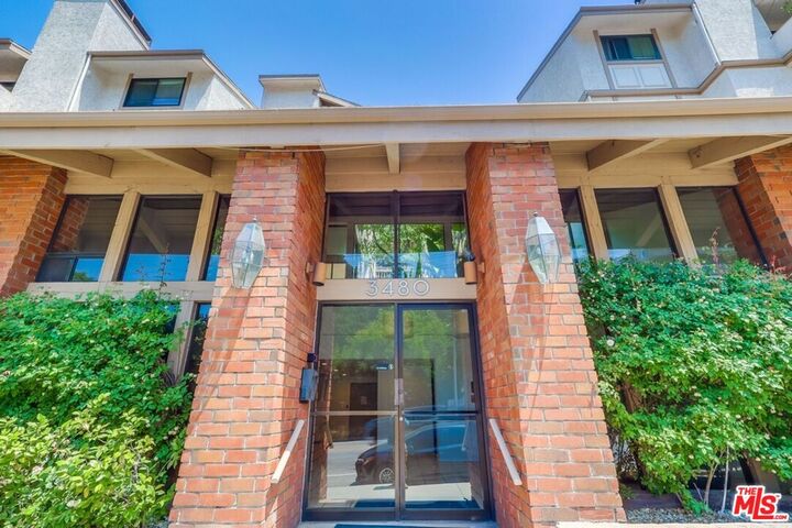 3480 Barham Blvd  Los Angeles CA 90068 photo