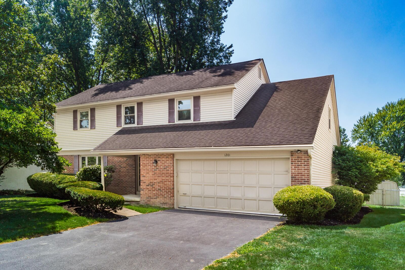 Property Photo: 1201 Wallean Drive OH 43081