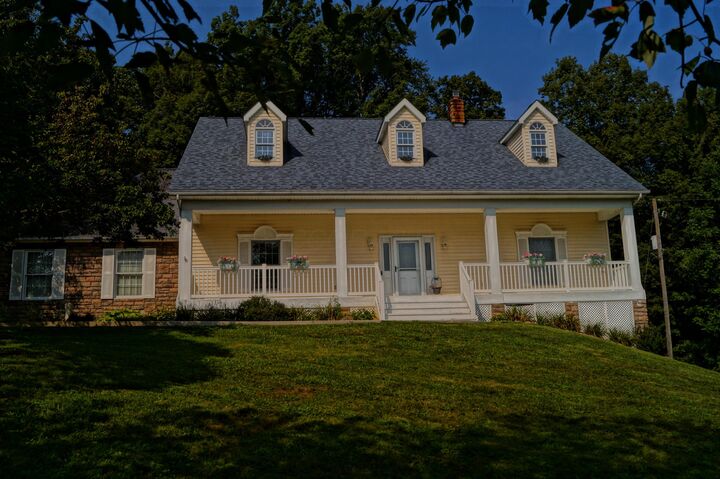 Property Photo: 2474 Sleepy Hollow SE Road OH 43056