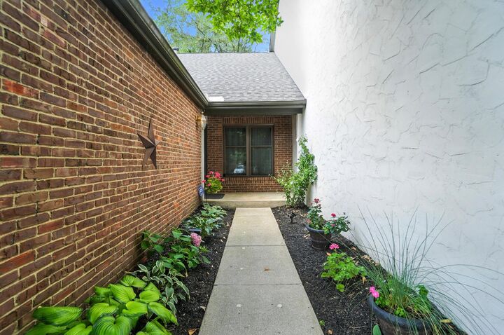 Property Photo: 6748 Willow Grove E Place OH 43017