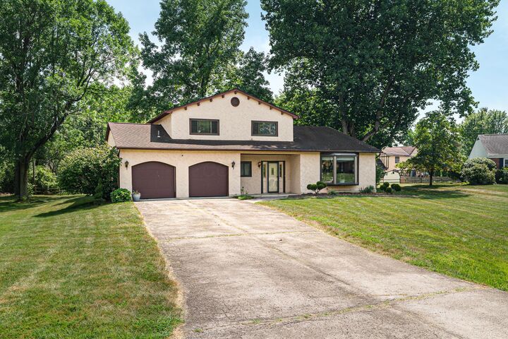 Property Photo: 5861 Effingham Road OH 43213