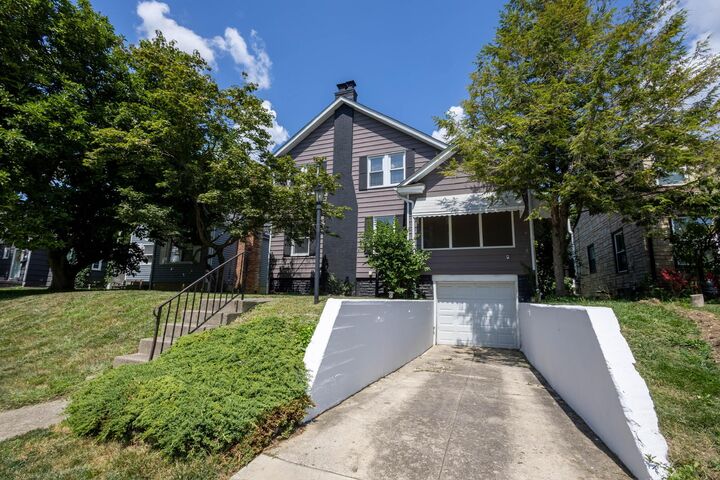 Property Photo: 2970 Wicklow Road OH 43204