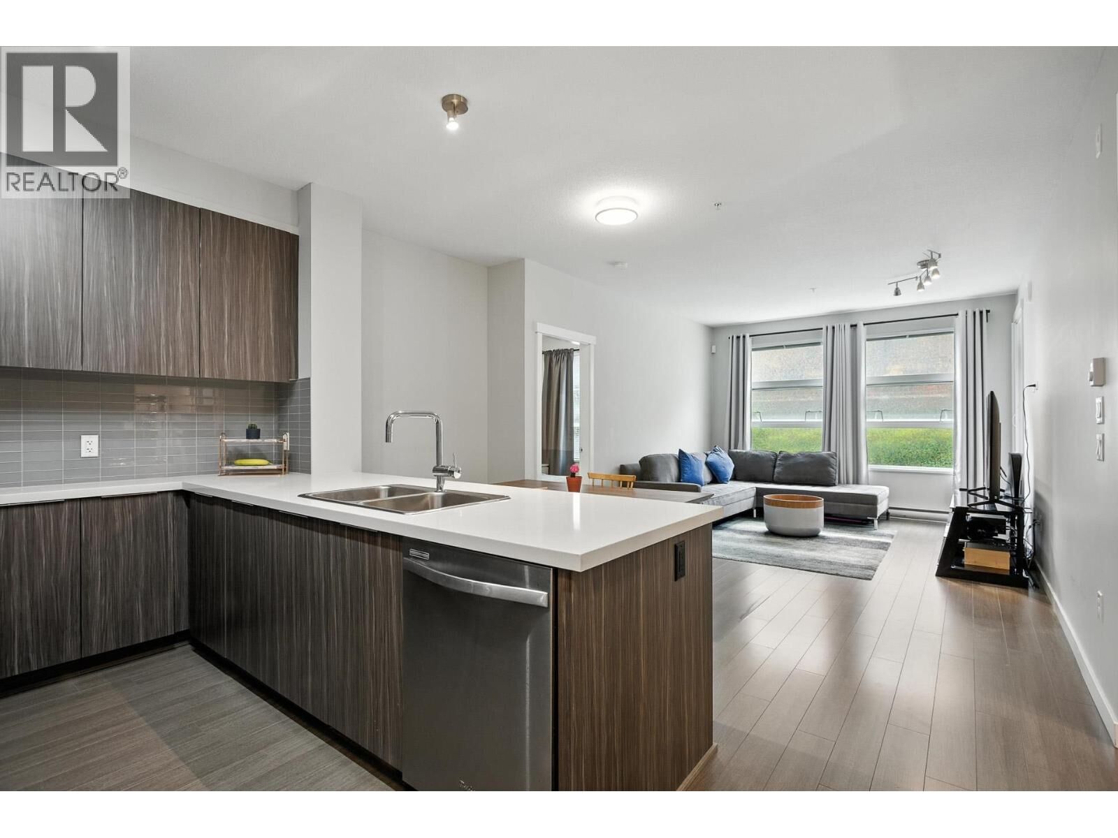 Property Photo:  607 Cottonwood Avenue 104  BC V3J 0H1 