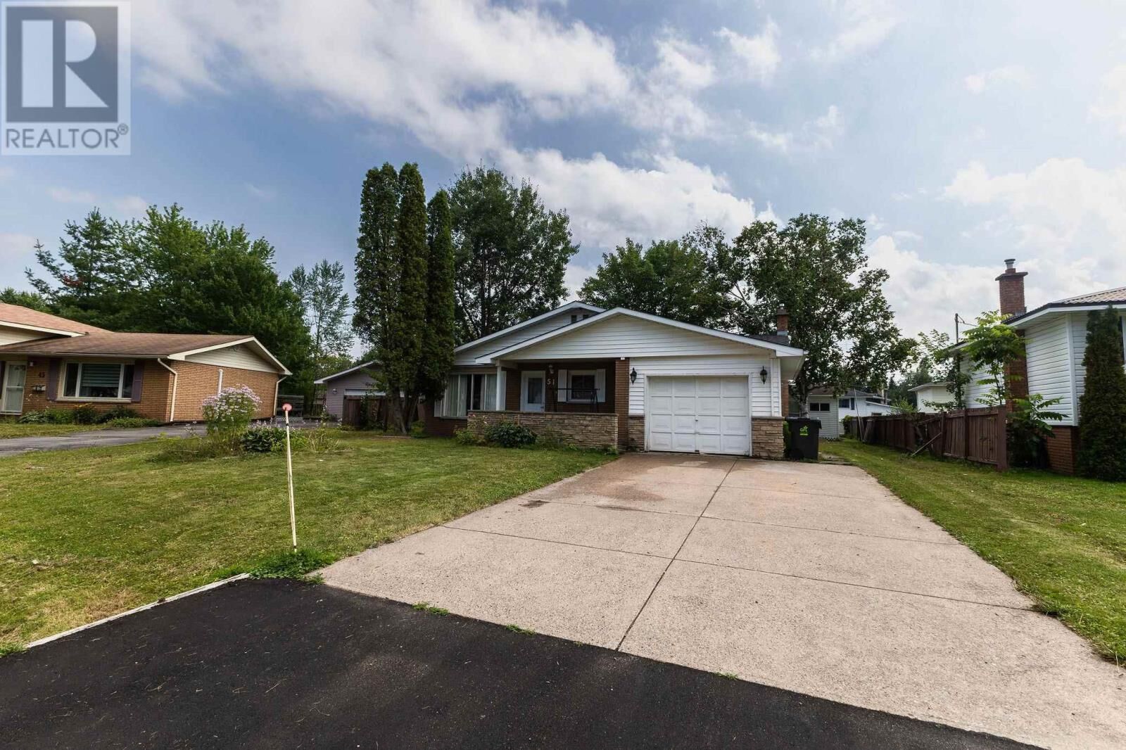 Property Photo: 51 Pelican Dr ON P6B 3Z5