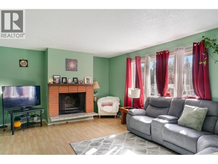 Property Photo:  1124 Tweedsmuir Avenue  BC V8C 1B7 