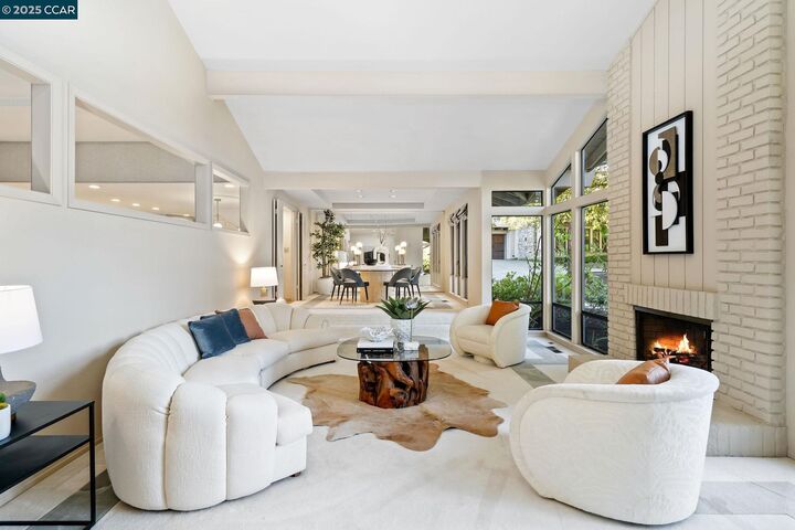 Property Photo:  225 Vagabond Ct  CA 94507 