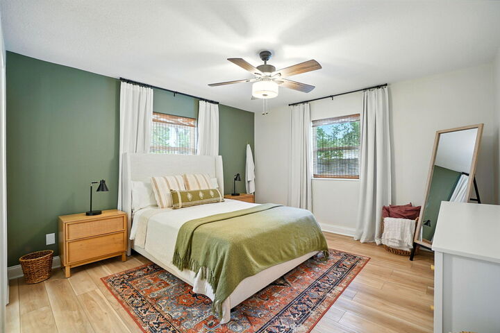 Property Photo:  616 NE Fairway Avenue  FL 32547 