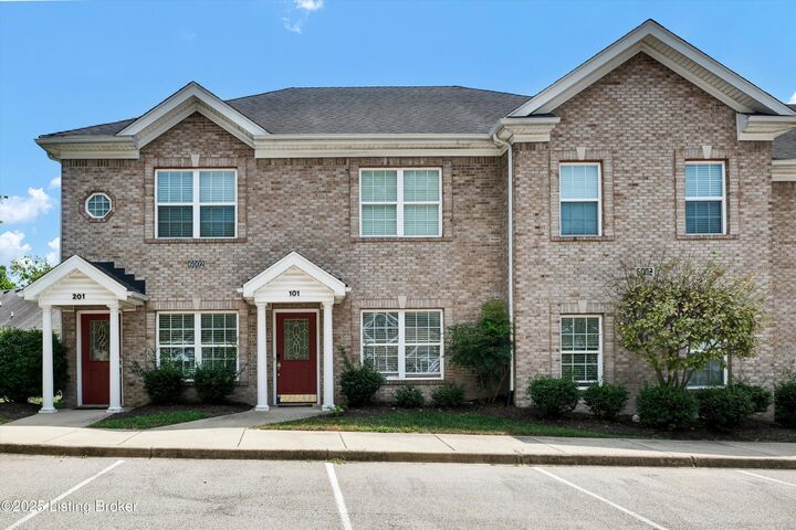 Property Photo:  6002 Wooded Creek Dr Dr 101  KY 40291 