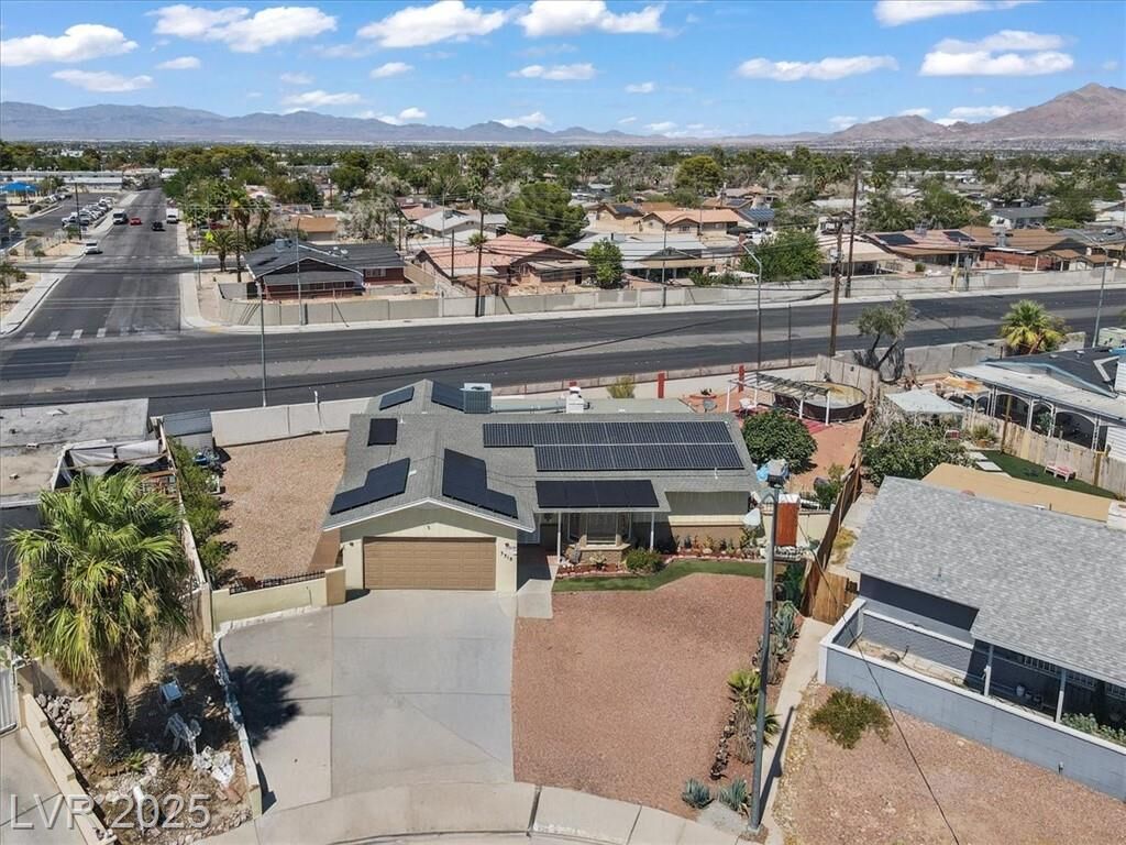 Property Photo: 3318 Bancroft Circle NV 89121