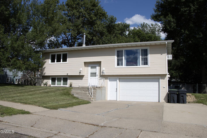 4204 38th Avenue NW  Mandan ND 58554 photo