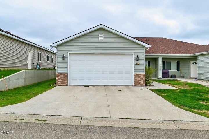 Property Photo:  109 Hilltop Way  ND 58784 