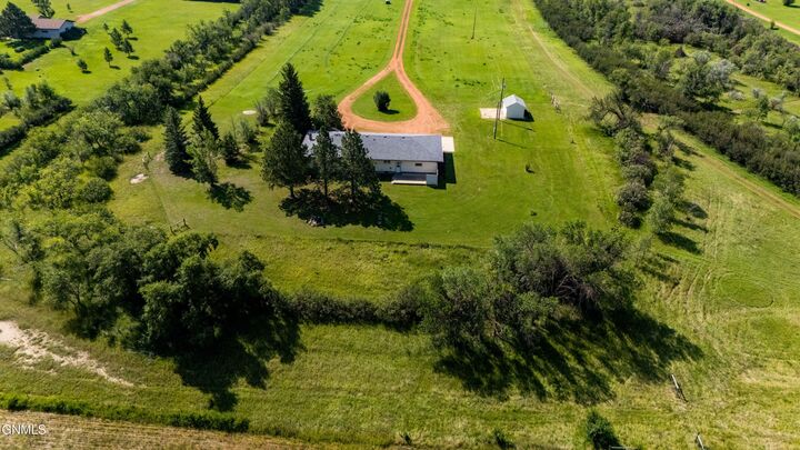 Property Photo: 12811 30th Street SW ND 58622