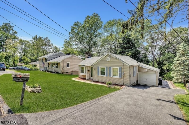 Property Photo:  76 Hillside Rd  NJ 07871 