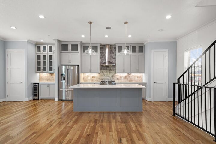 Property Photo:  5341 Larkin Street  TX 77007 