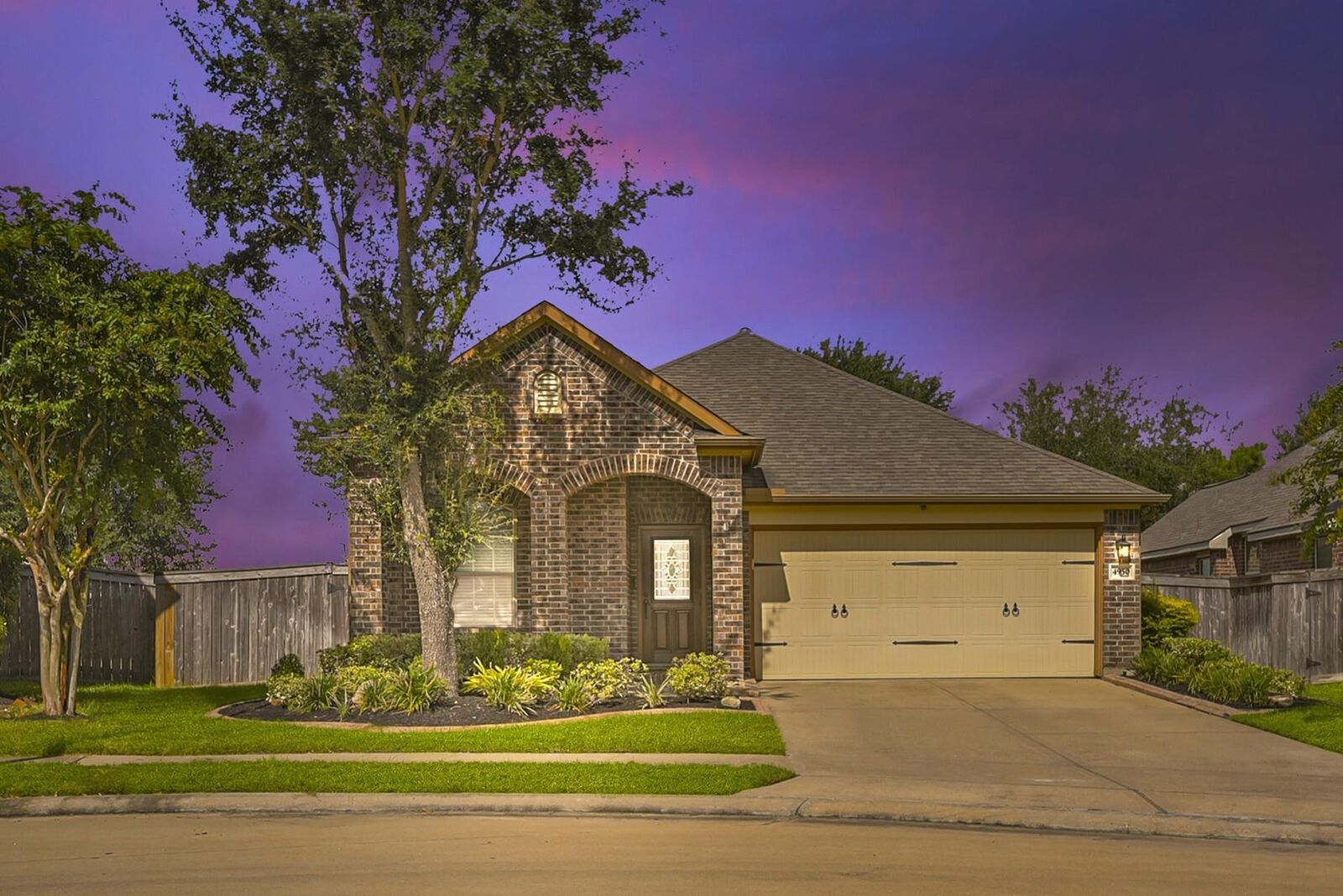 Property Photo: 4950 Ginger Bluff Trail TX 77494