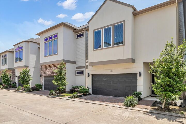 Property Photo: 144 Knightsbridge Park Lane TX 77018
