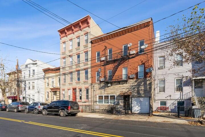 Property Photo:  40 Beacon Way  NJ 07306 