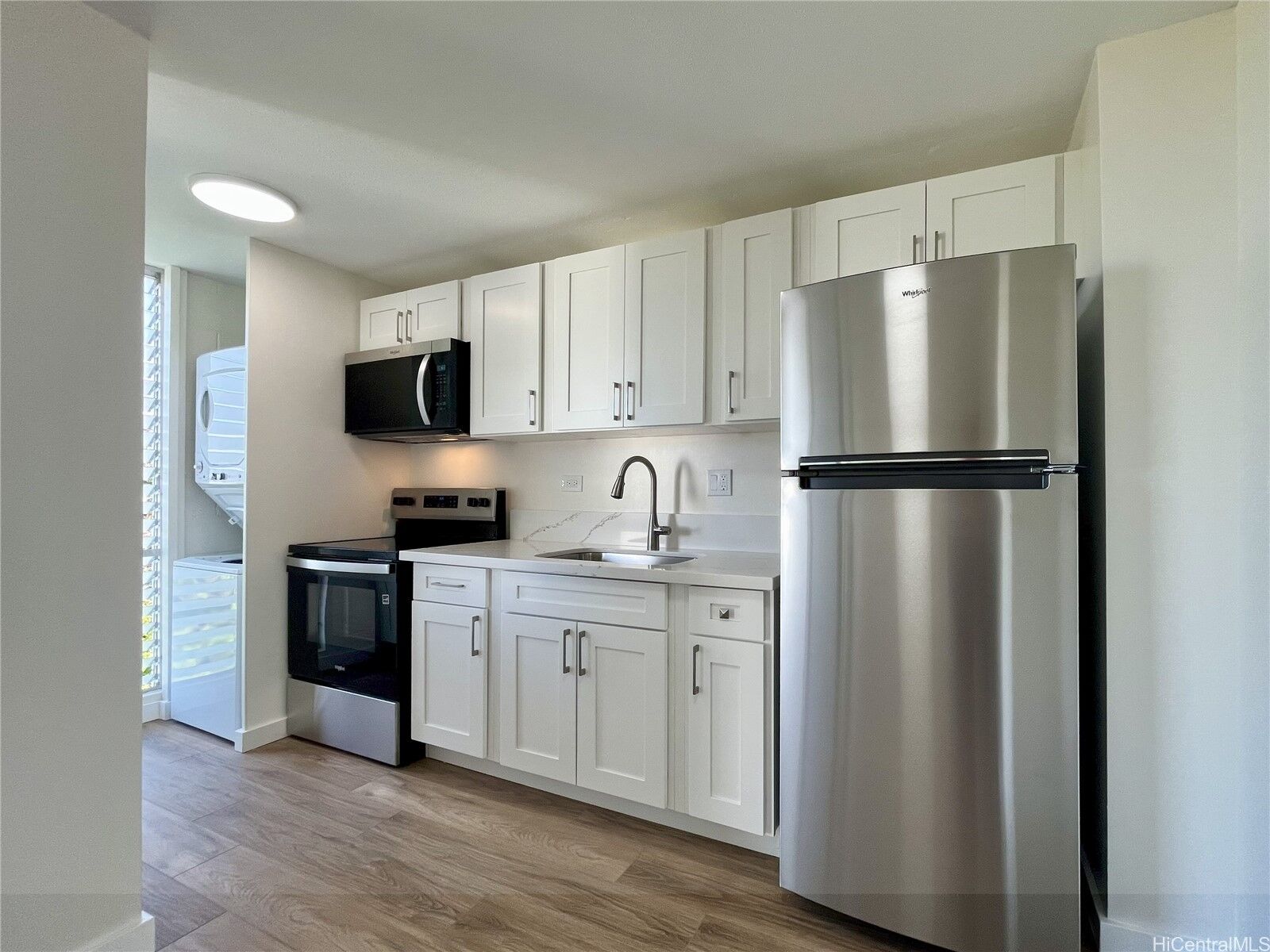 Property Photo:  647 Kunawai Lane C613  HI 96817 