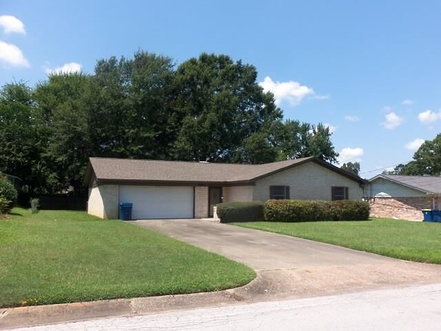 Property Photo: 2805 Redbud Street TX 75662-9876