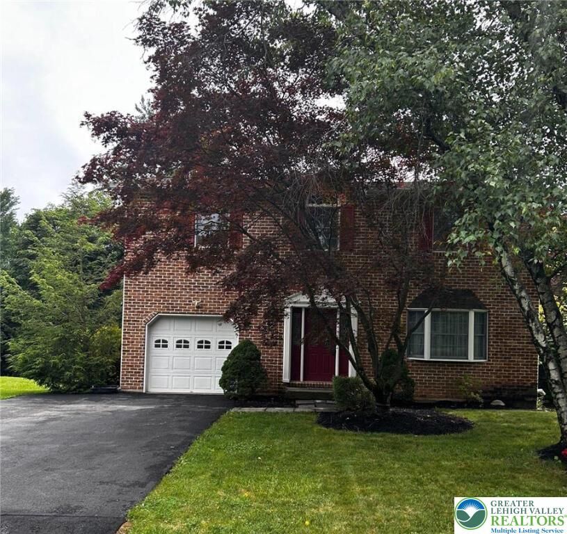 Property Photo:  2071 Pleasant Drive  PA 18015