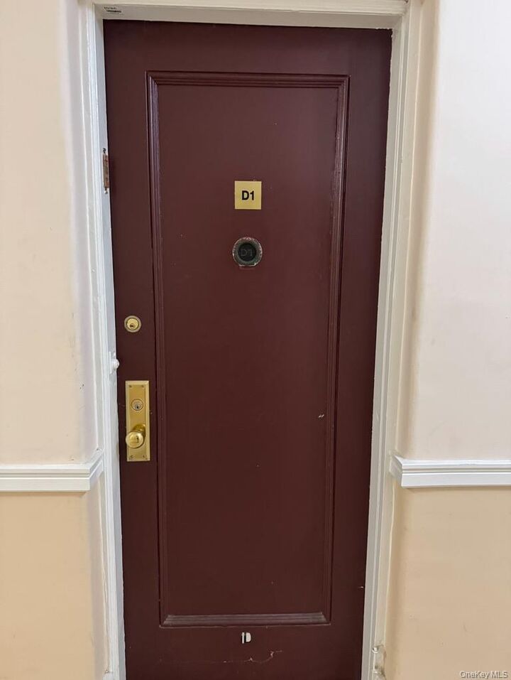 Property Photo:  472 Gramatan Avenue Bldg. 1, Unit D1  NY 10552 