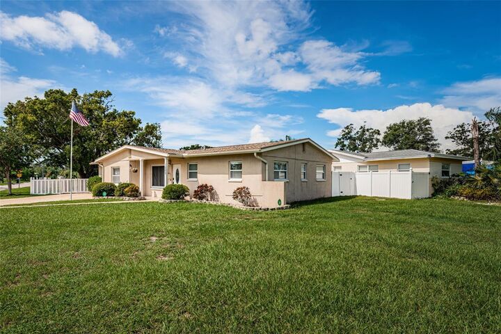 Property Photo: 1550 55th Street N FL 33710