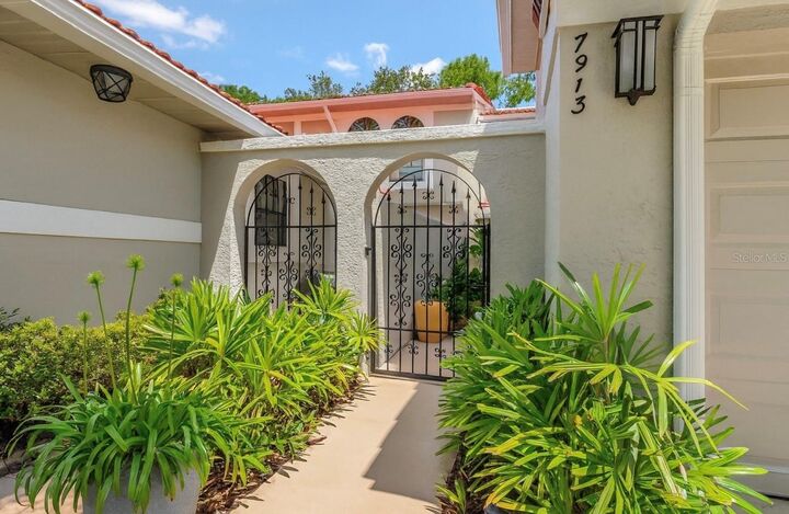 Property Photo:  7913 Bayside View Drive  FL 32819 
